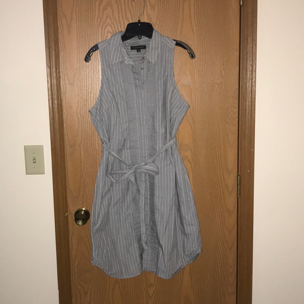 Sleeveless button up dress